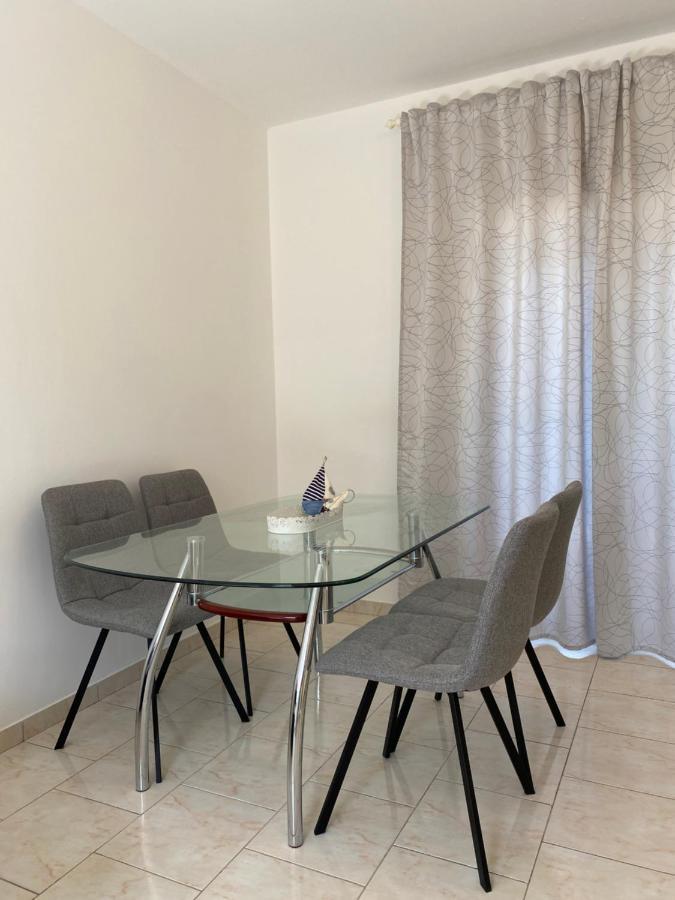 Apartments Mikecin 노비그래드달마샤 외부 사진