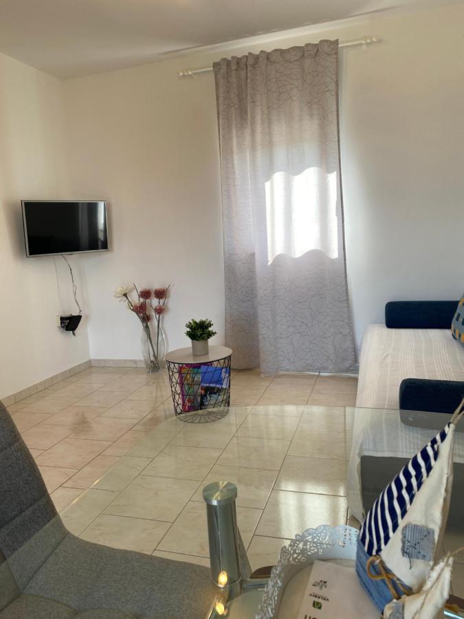 Apartments Mikecin 노비그래드달마샤 외부 사진
